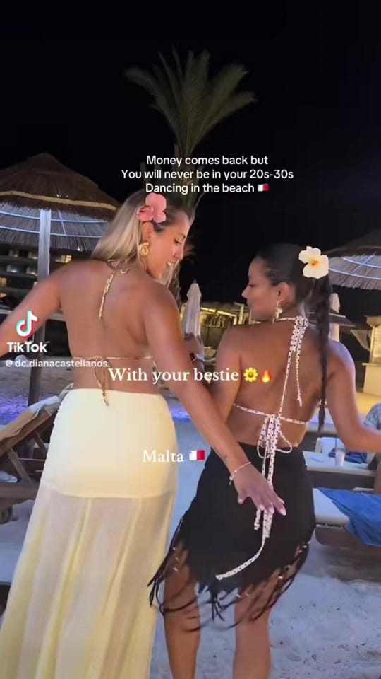 Post 1 by Lore on TikTok (video)