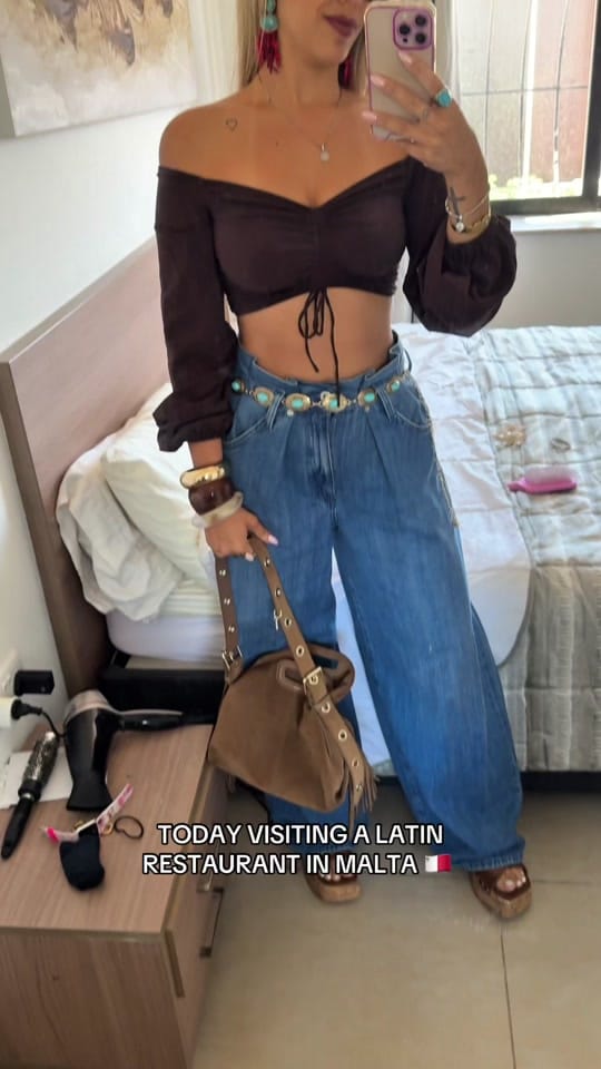 Post 7 by Lore on TikTok (video)