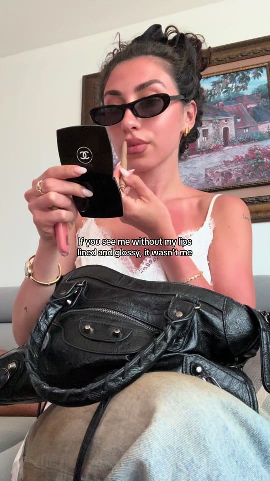 Post 1 by Victoria on TikTok (video)