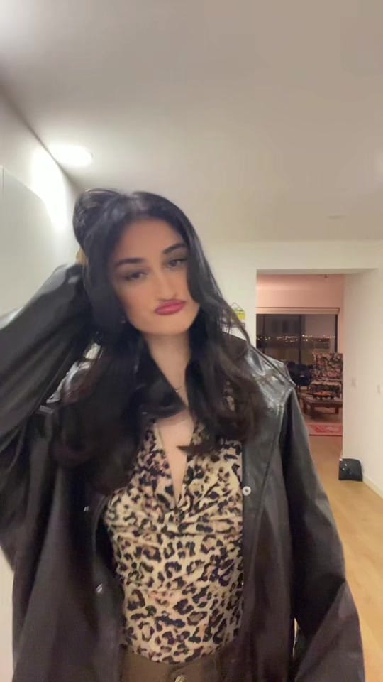 Post 6 by Selena on TikTok (video)