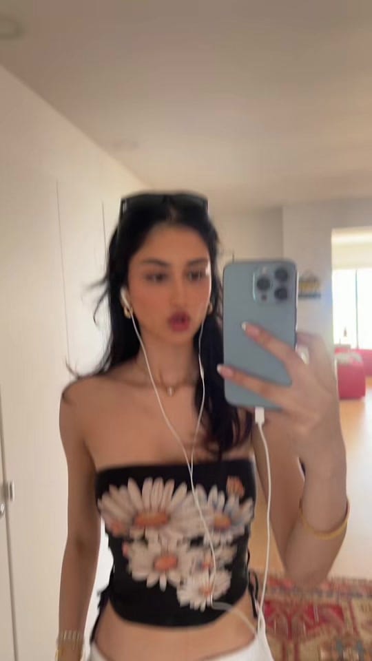 Post 9 by Selena on TikTok (video)