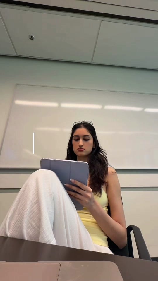 Post 1 by Selena on TikTok (video)