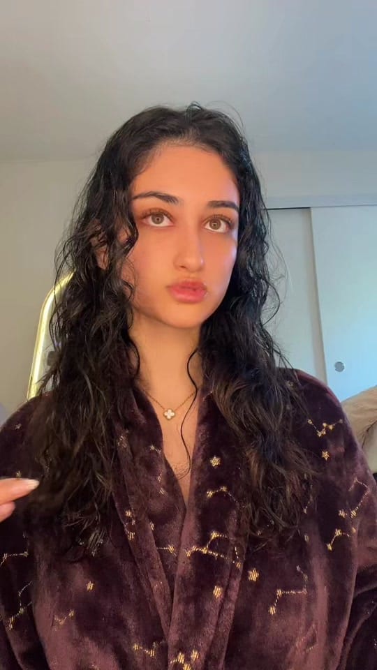 Post 3 by Selena on TikTok (video)