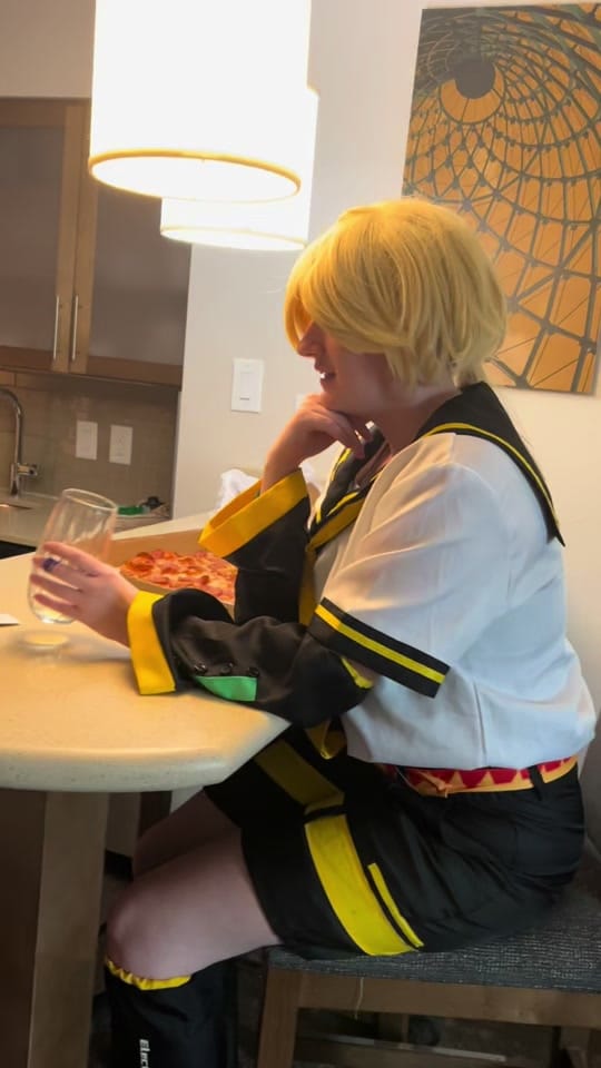 Post 4 by Kat Caves on TikTok (video)
