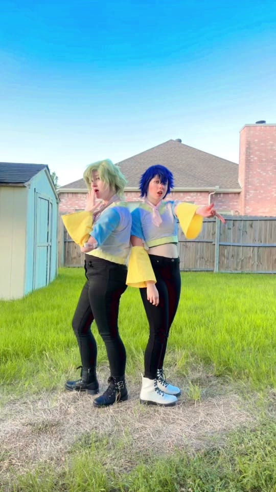 Post 1 by Kat Caves on TikTok (video)