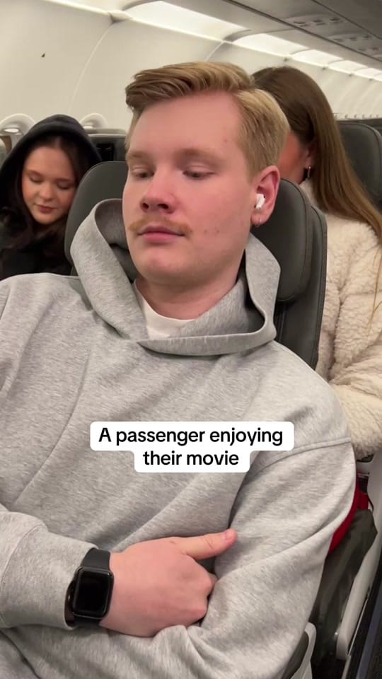 Post 9 by PLAY airlines on TikTok (video)