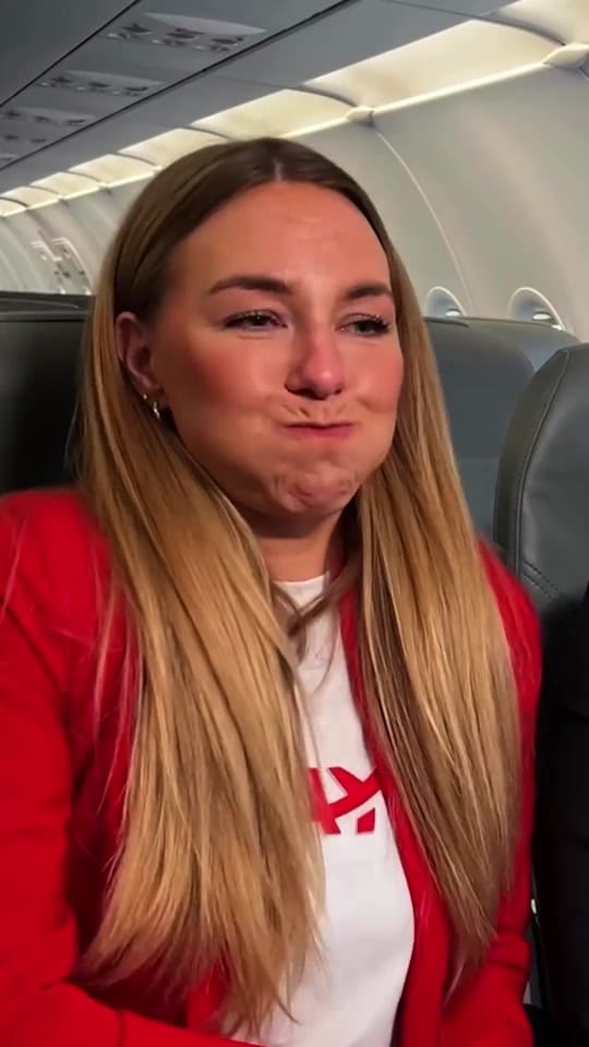 Post 2 by PLAY airlines on TikTok (video)