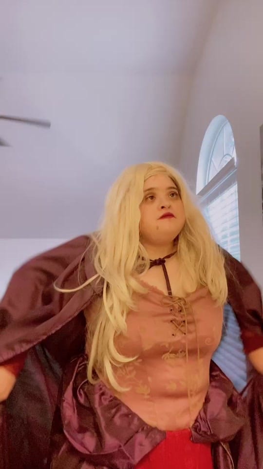 Post 5 by FigFam Fans on TikTok (video)