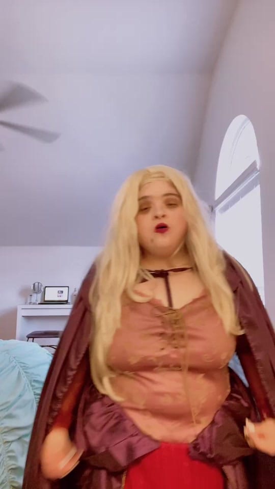 Post 6 by FigFam Fans on TikTok (video)