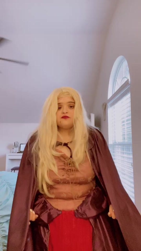 Post 8 by FigFam Fans on TikTok (video)