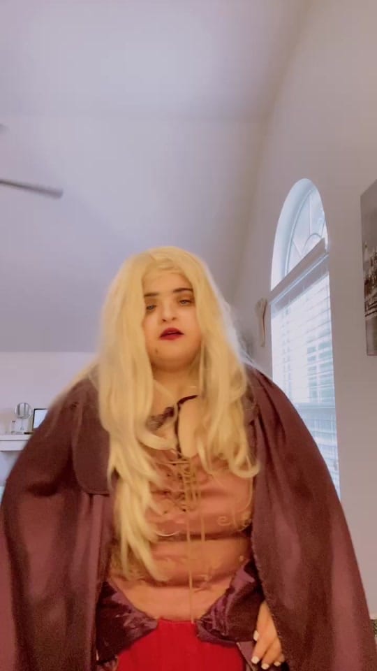 Post 1 by FigFam Fans on TikTok (video)