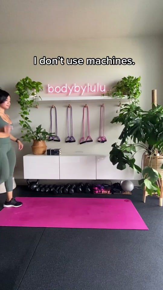 Post 1 by Lulu on TikTok (video)