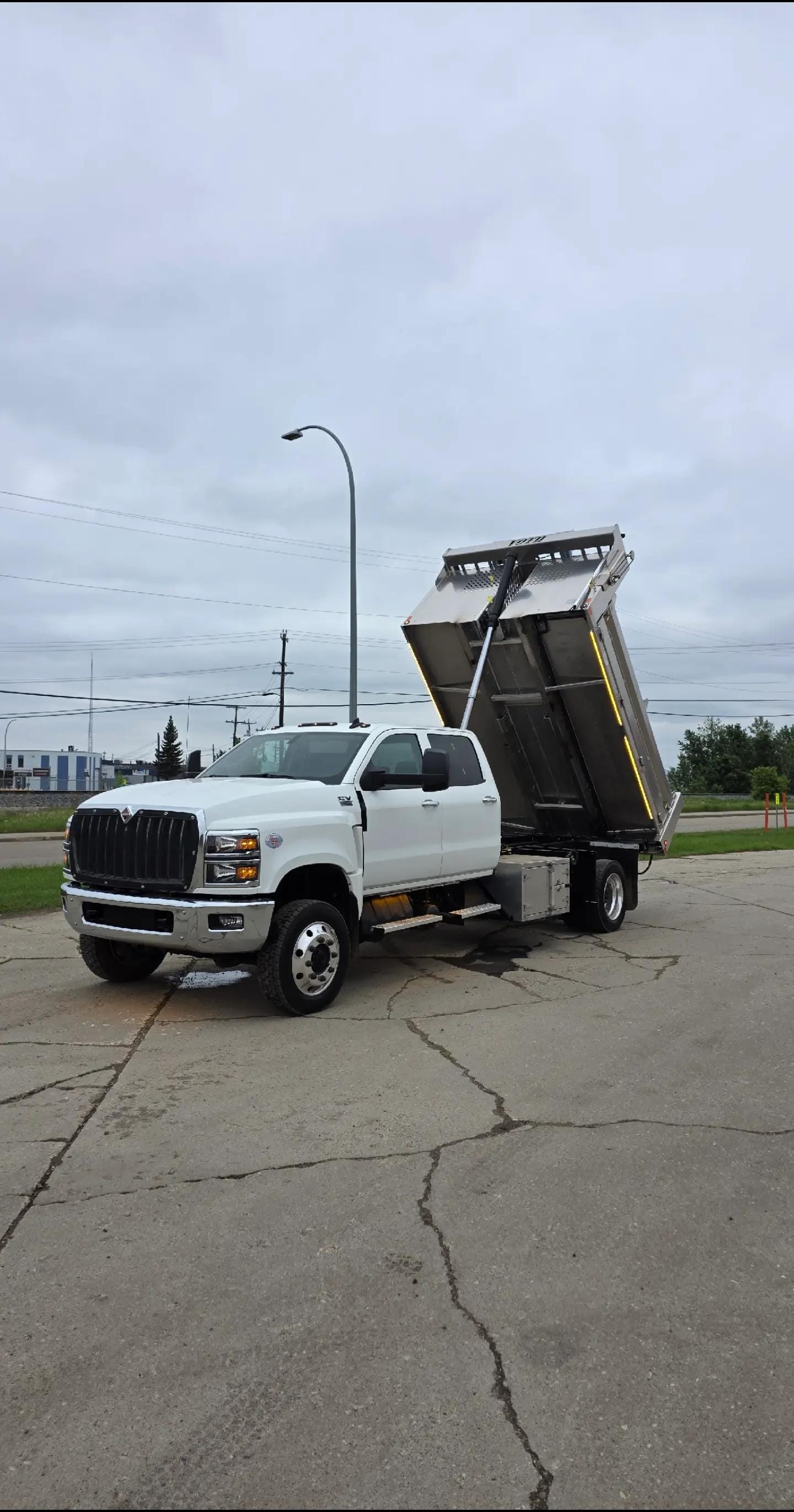 Post 4 by S&R MAVI Truck Accessories on TikTok (video)