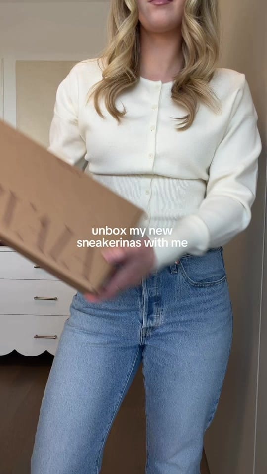 Post 4 by Jenn Sara on TikTok (video)