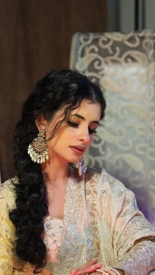 Post 1 by Simran Riar on TikTok (video)