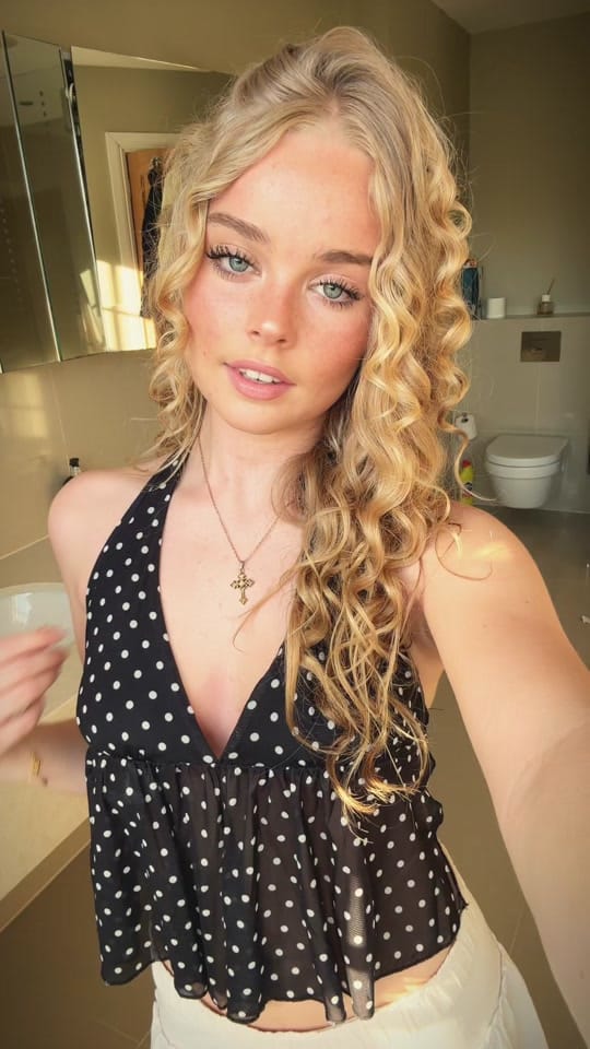 Post 6 by Rosie💋 on TikTok (video)