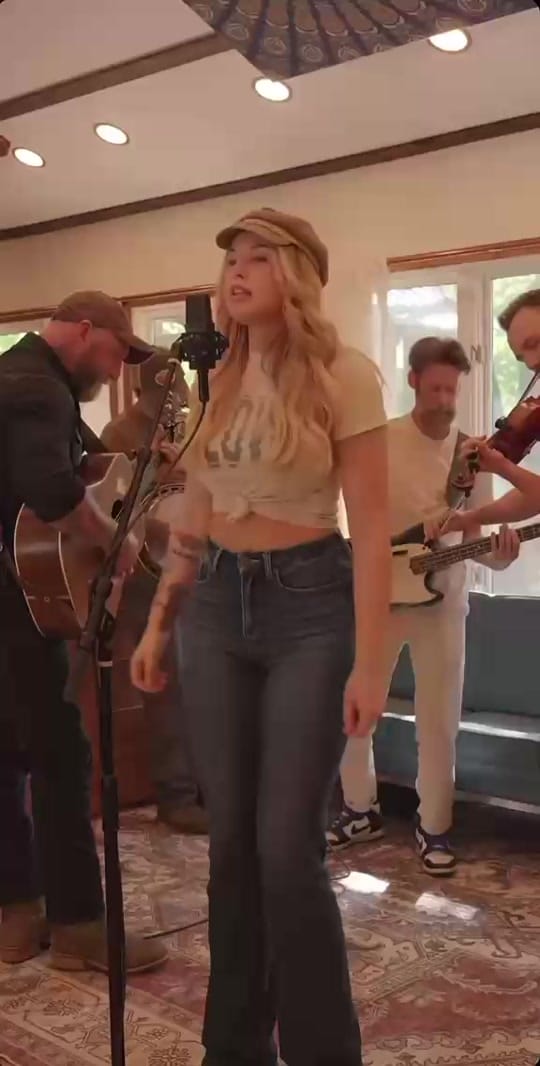 Post 9 by Hannahmariekelleymusicbackup on TikTok (video)