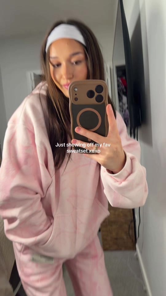 Post 3 by saramachut on TikTok (video)