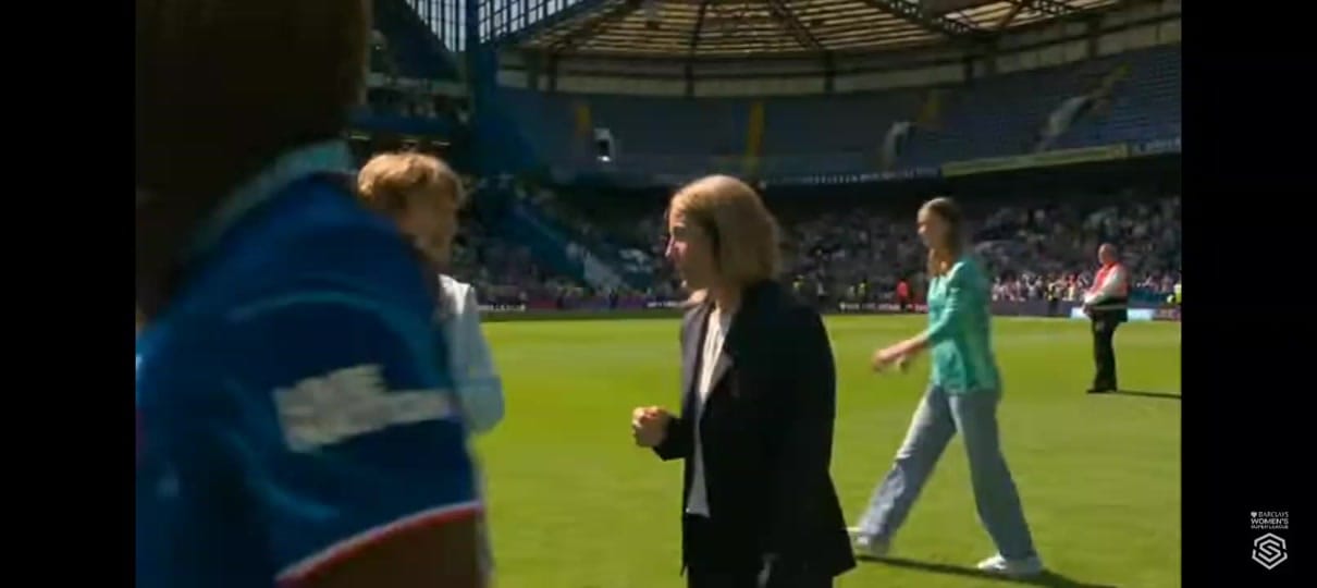 Post 10 by Chelsea FC Women live on TikTok (video)