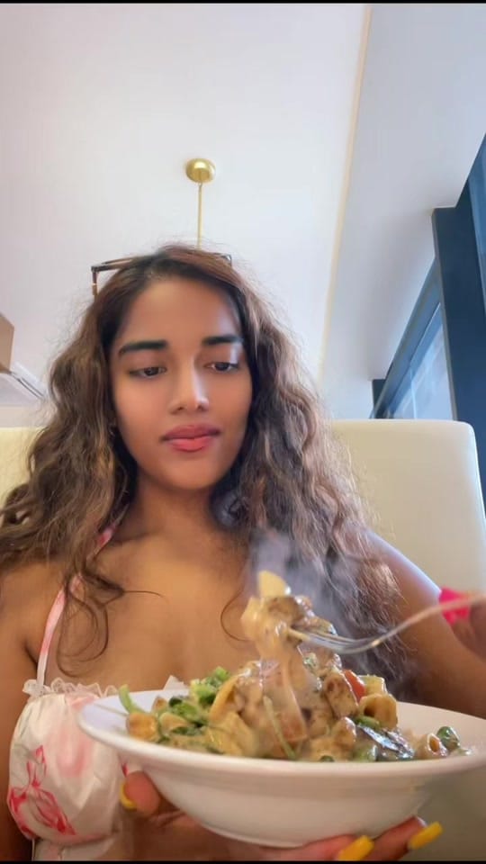 Post 6 by Dhavanie on TikTok (video)