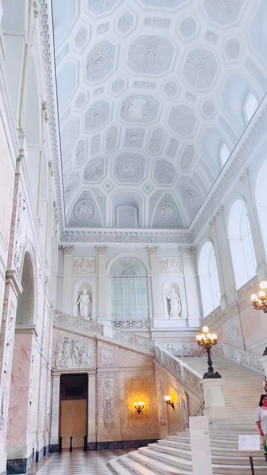 Post 1 by Bella Bauer on TikTok (video)