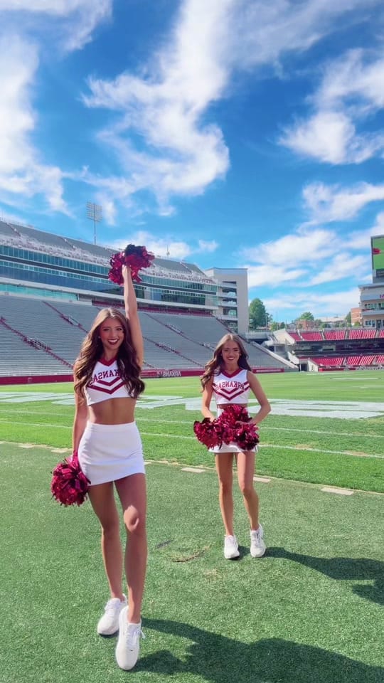 Post 8 by Bella Bauer on TikTok (video)