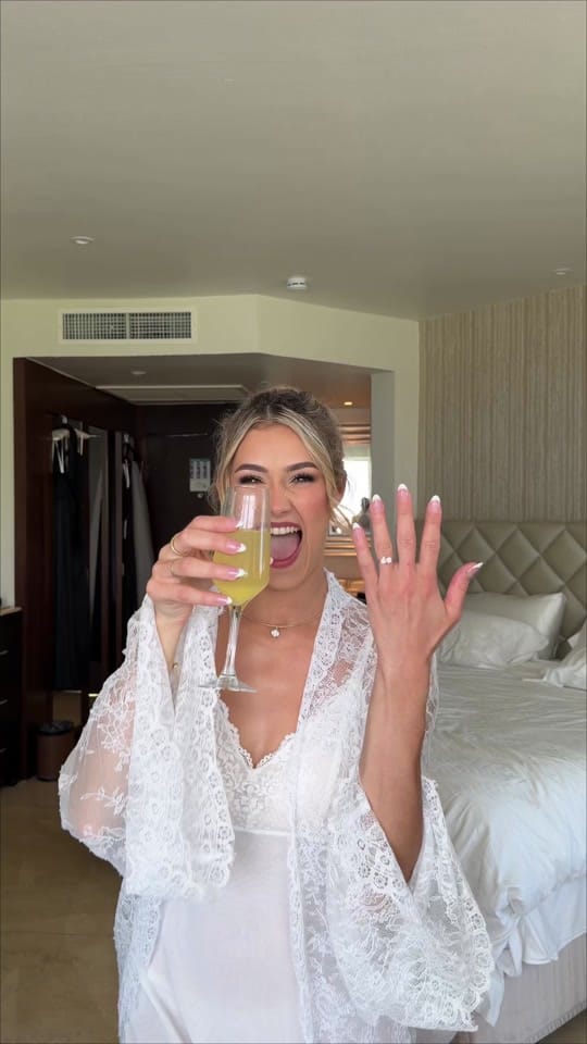Post 2 by Anna Arson on TikTok (video)