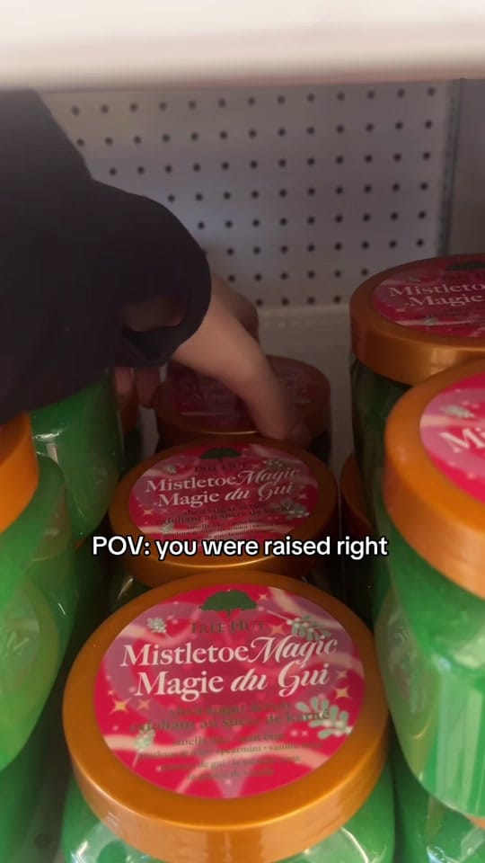 Post 8 by Sara on TikTok (video)