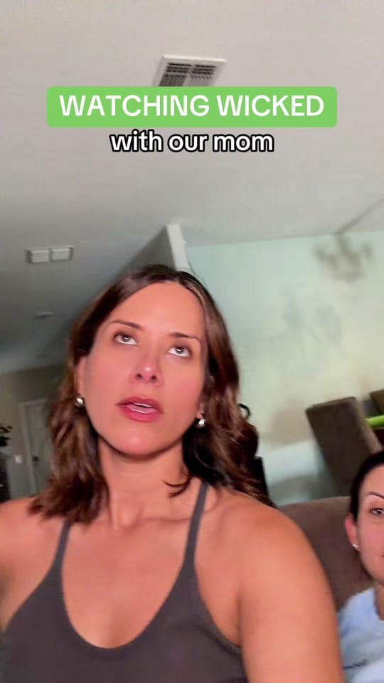 Post 6 by Lisandra Vazquez on TikTok (video)