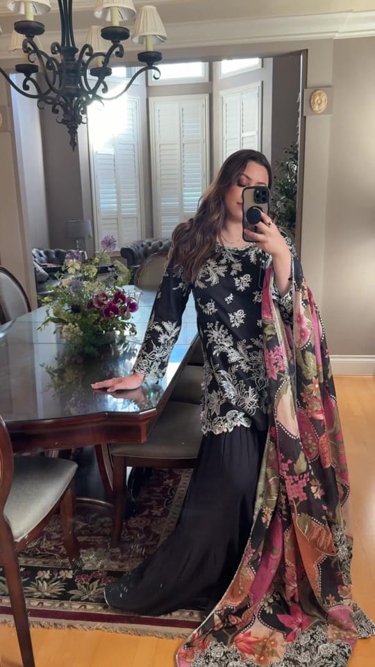 Post 4 by Arooba Tahir on TikTok (video)