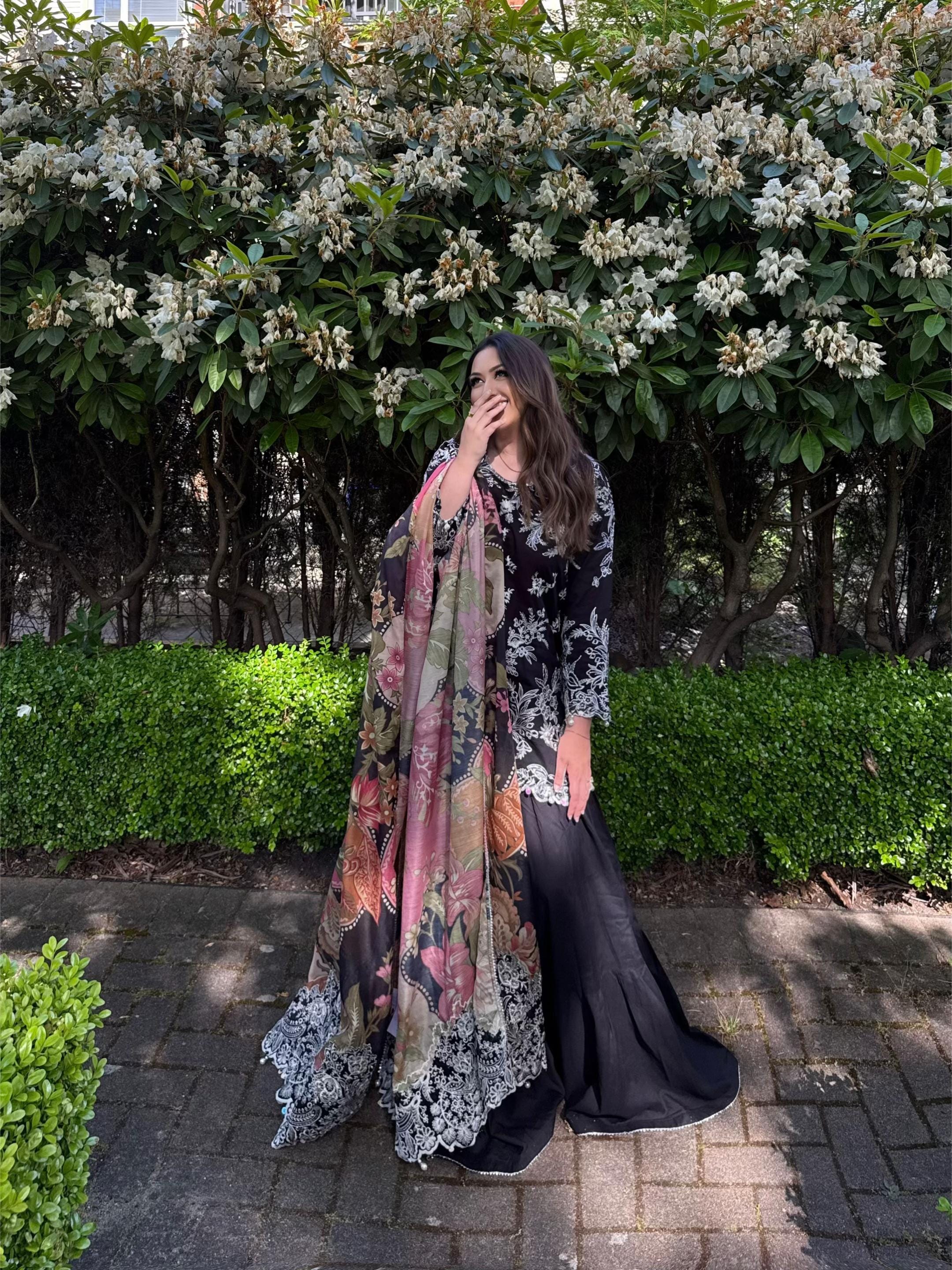 Post 2 by Arooba Tahir on TikTok (video)