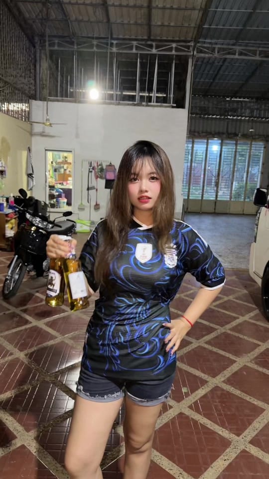 Post 2 by Chel on TikTok (video)