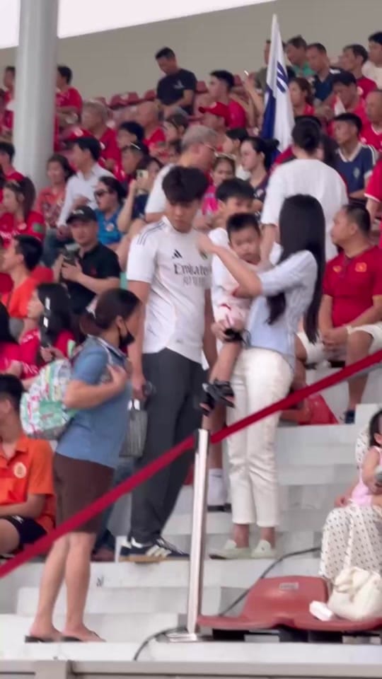 Post 2 by Hiếu Chelsea on TikTok (video)