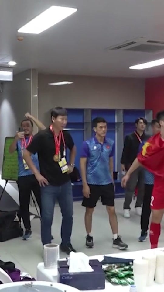 Post 8 by Hiếu Chelsea on TikTok (video)