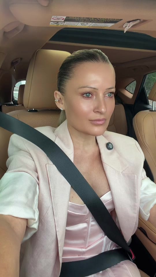 Post 3 by Оля Холод on TikTok (video)