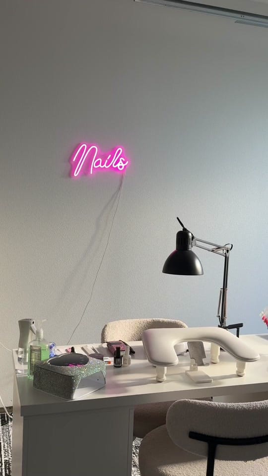 Post 5 by Bella on TikTok (video)