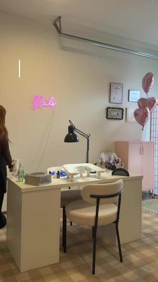 Post 10 by Bella on TikTok (video)