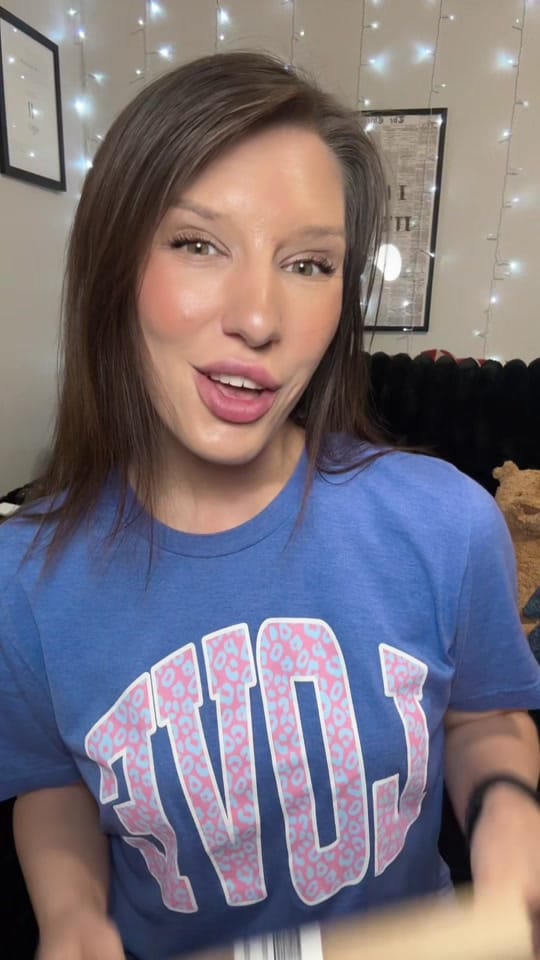 Post 1 by SimplyMeChelsea 📚 on TikTok (video)