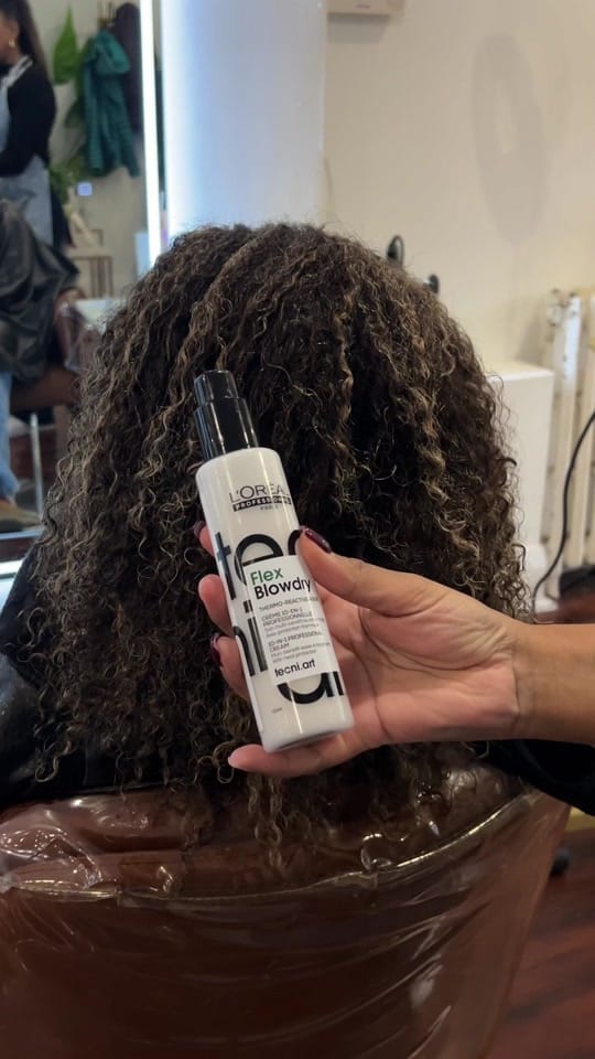 Post 4 by The Curl Lounge on TikTok (video)