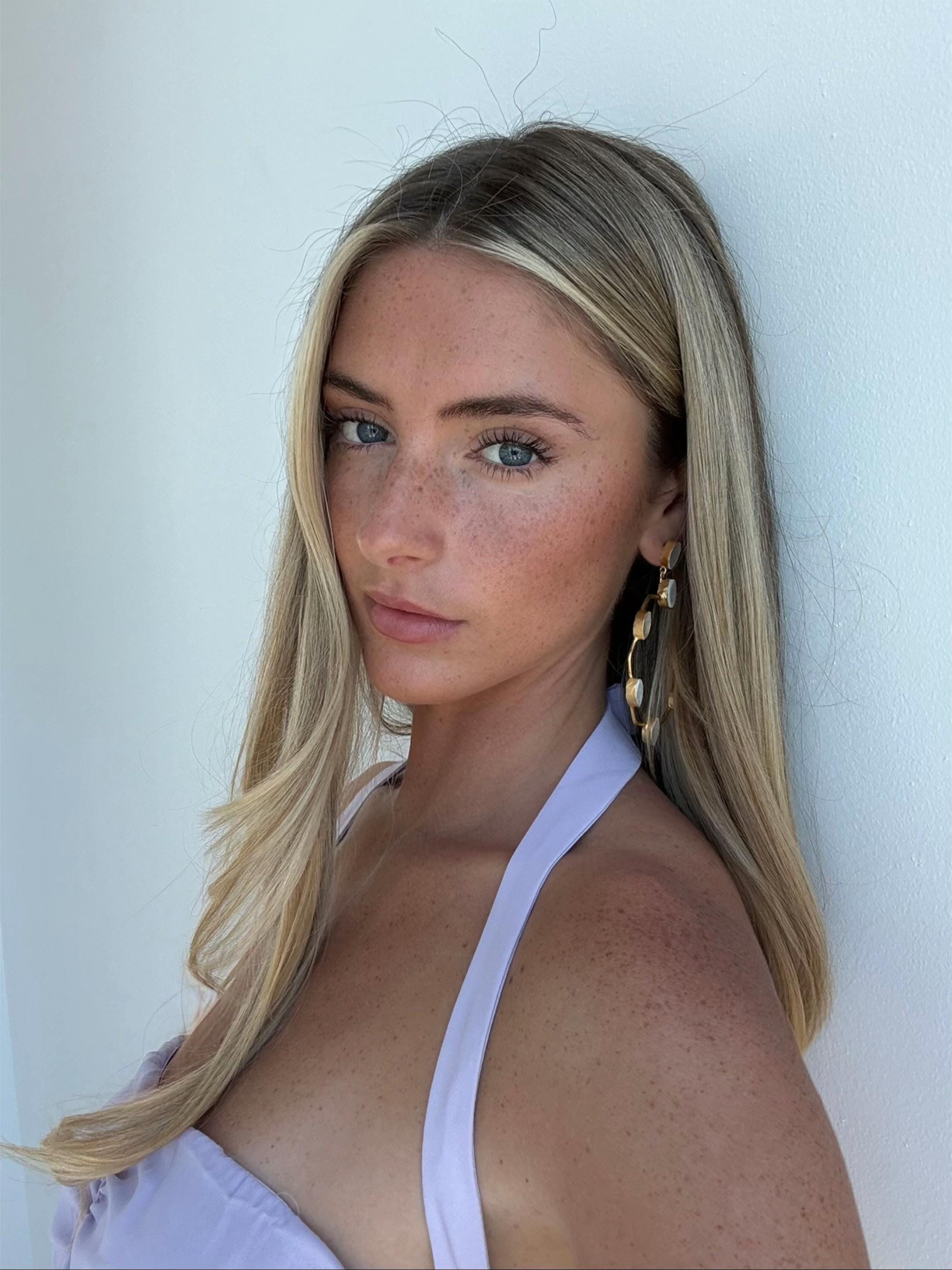 Post 4 by emmaburnze on TikTok (video)