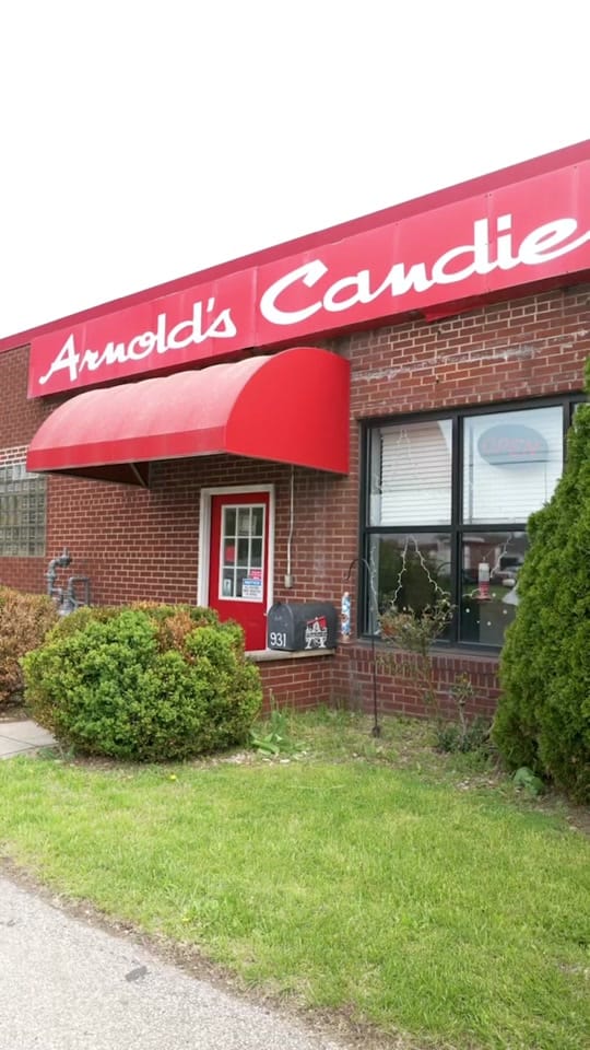 Post 1 by Arnold’s Candies on TikTok (video)