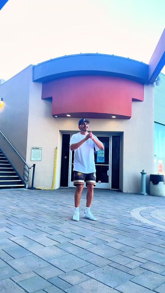 Post 7 by Javier Knight on TikTok (video)
