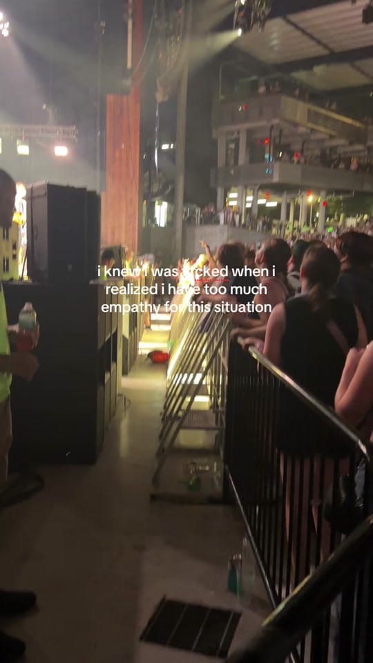 Post 2 by carosplaylists on TikTok (video)