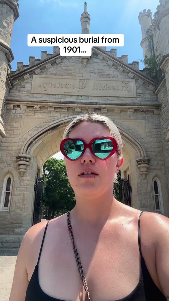Post 10 by Leyla I. Royale! on TikTok (video)