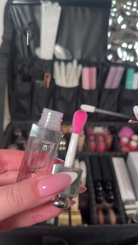 Post 8 by Holly - Makeup Artist on TikTok (video)