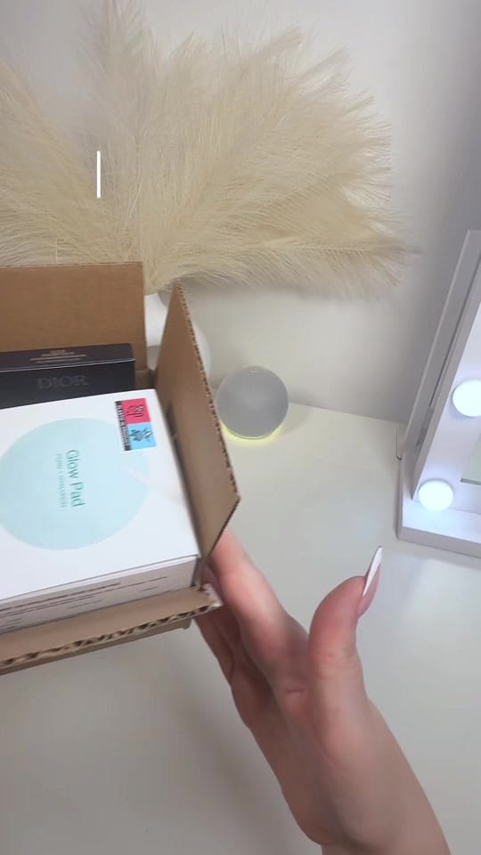 Post 9 by Holly - Makeup Artist on TikTok (video)