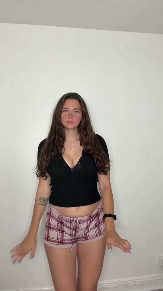 Post 7 by Mandi 🙂‍↔️ on TikTok (video)