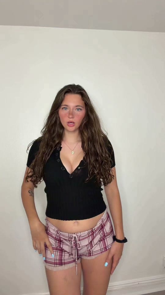 Post 8 by Mandi 🙂‍↔️ on TikTok (video)