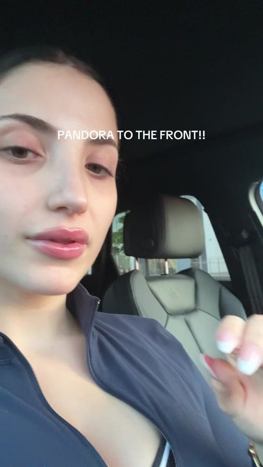 Post 3 by Amilia on TikTok (video)