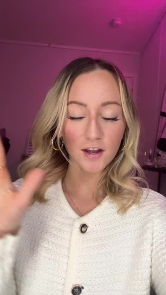 Post 3 by Alizé Pierog on TikTok (video)